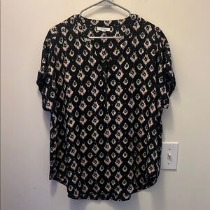 Maurices Black Geometric Blouse size large